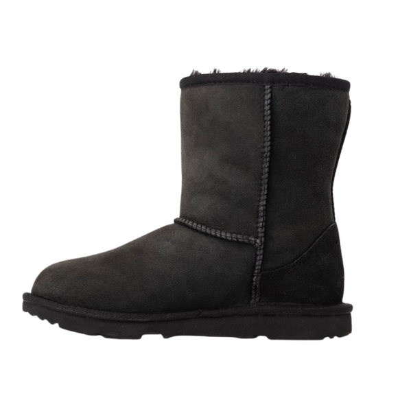 Kids UGG Classic II Boot in Black Suede. 1017703K - Picture 3 of 6